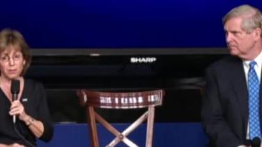 Elliie Hollander talks with Tom Vilsack